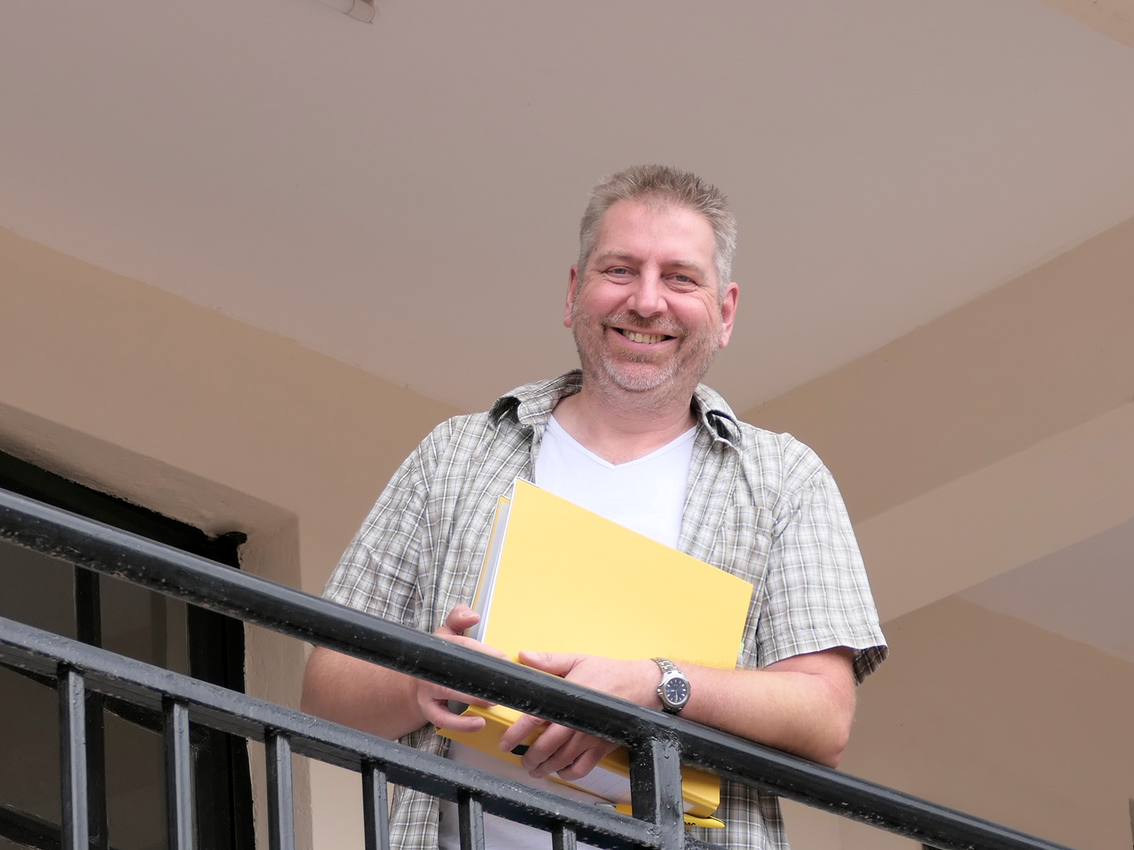 Bauherr Jörg Kohlbeck ist recht zufrieden! - Begehung der Secondary School 